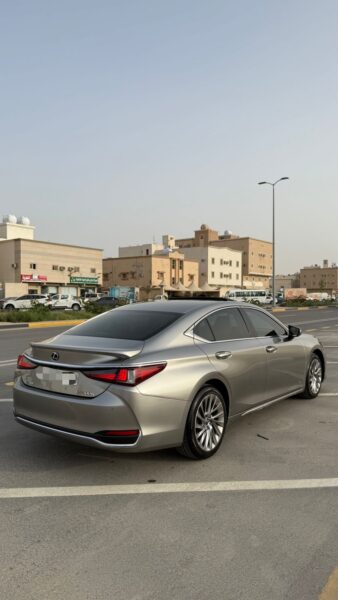 لكزس ES300h هايبرد 2023