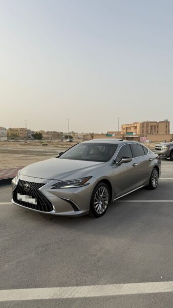 لكزس ES300h هايبرد 2023